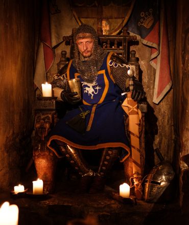 Von Licht und Schatten: Das kuriose Leben der Kerzen im mittelalterlichen Allerlei