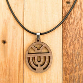 Amulett ‚Zeichen des Waldes‘ – Handgeschnitzte