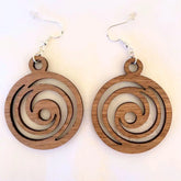 Ohrringe ‚Wirbel der Weisheit‘ – Handgeschnitzter